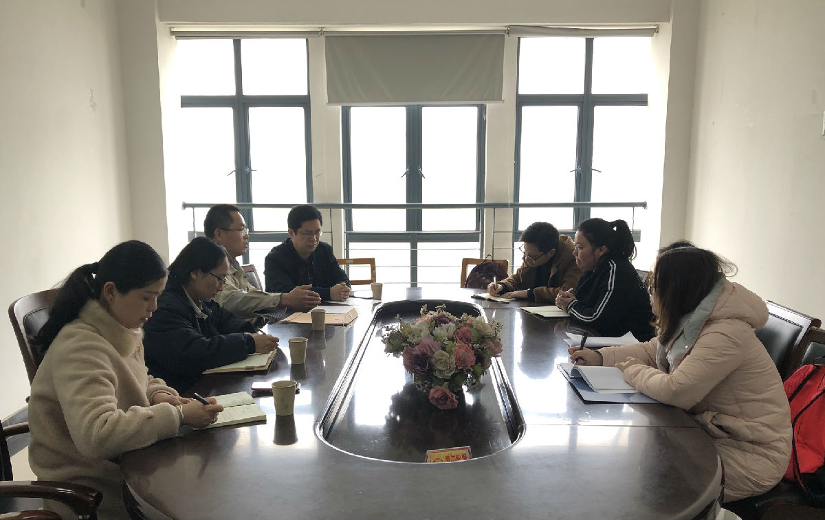 就业合作洽谈.jpg